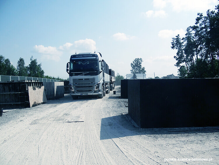 Transport szamb betonowych  w Kietrzu